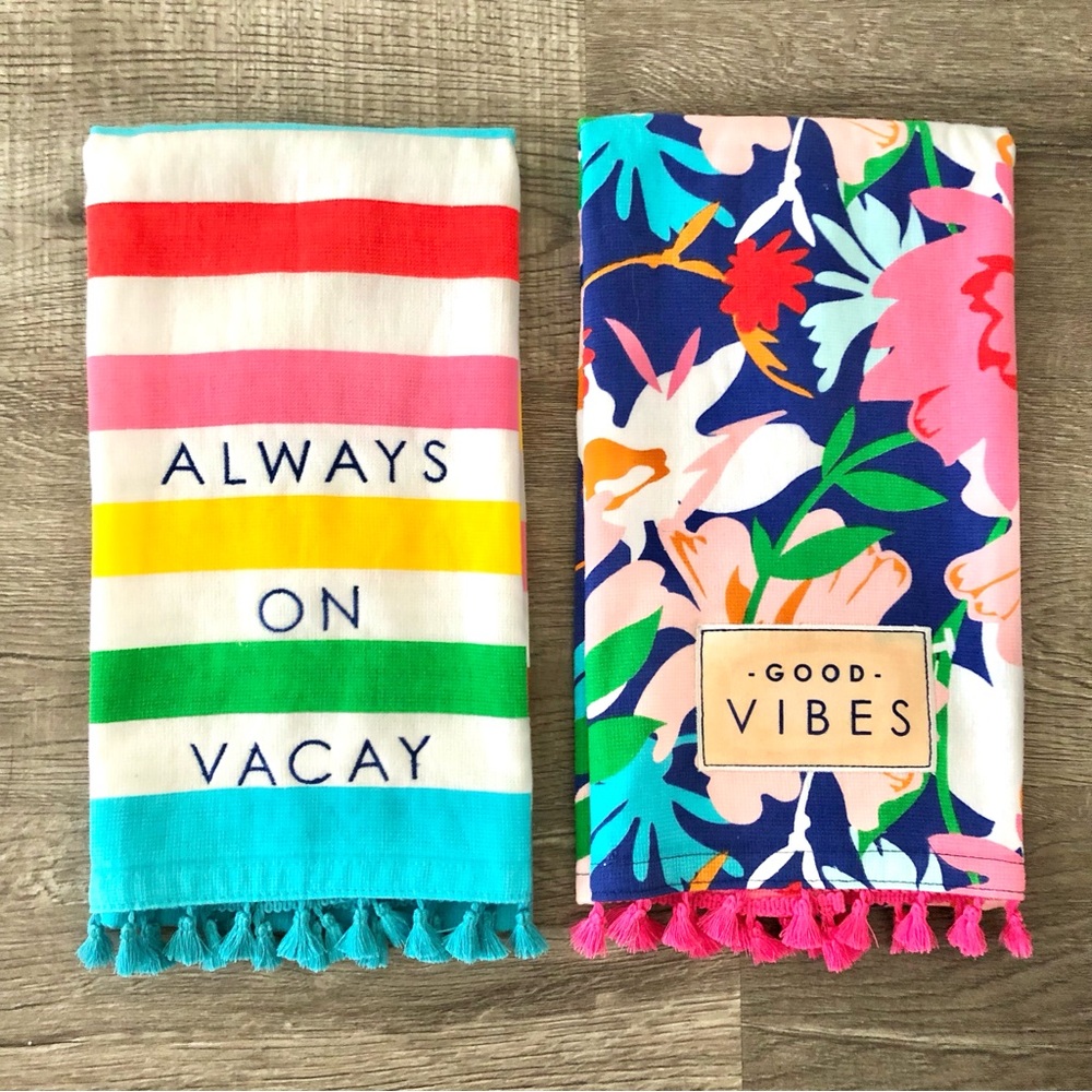Set of 2 Fun Vacay Hand Towels NWT